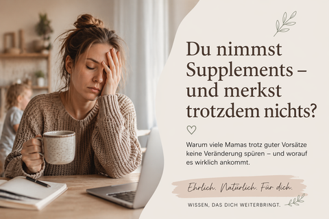 Müde Mutter am Tisch mit Kaffee – warum Nahrungsergänzung oft keine spürbare Wirkung zeigt